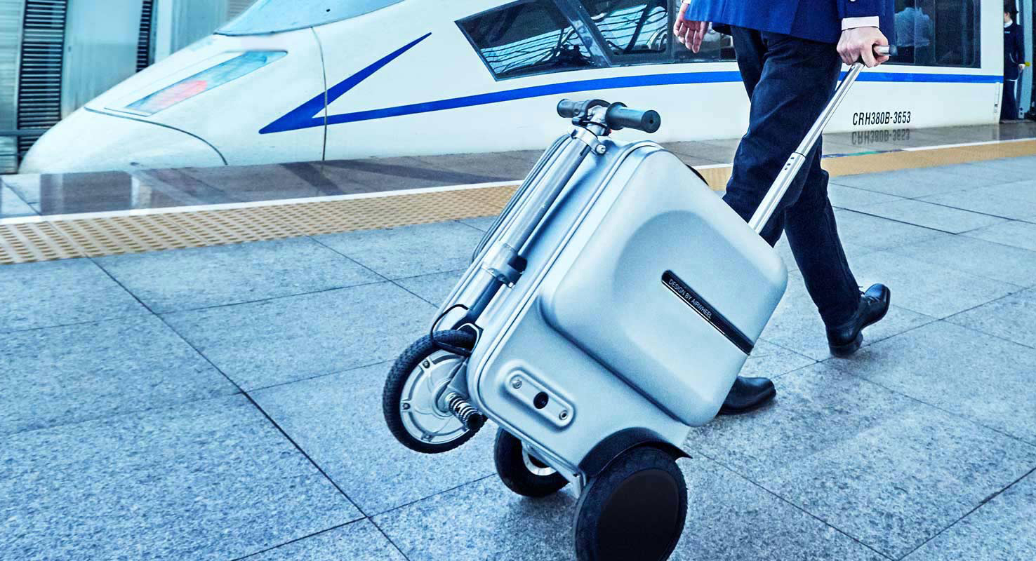 Airwheel SE3 fully functional drag along suitcase(3).
