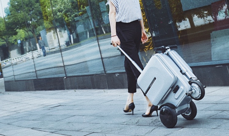 Airwheel se3 rideable suitcase(3).