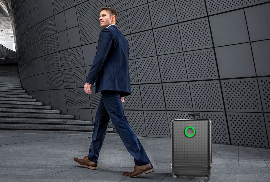 Airwheel SR5 smart autonomous suitcase