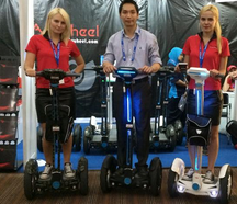 Thanks to the innovative intelligent experience, dashing exterior look, eco-friendly and energy-saving features, Airwheel self balancing electric unicycle became the spotlight of the exhibition.