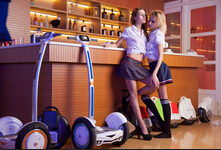 Sfrecciare attraverso strade su Airwheel scooter elettrico