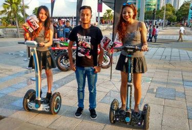 Airwheel Electric Self-Balancing Scooter Hailed As the Latest Phase in the Evolution of Human Locomotion