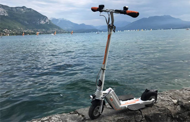 Airwheel Z5 powered scooter