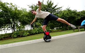 Airwheel Q1 self-balancing scooter
