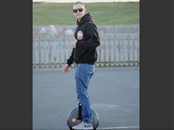 самостоятельно балансом электрической одноколесном велосипеде