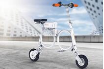  Airwheel neue Produkte von Elektro-Roller, Fahrrad und Helm, eine Reihe von Kunden zu gewinnen.