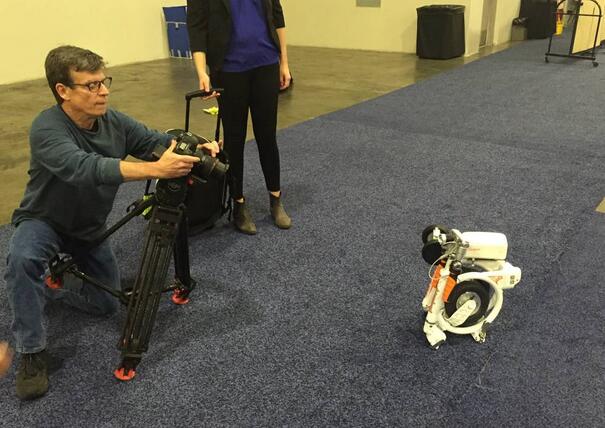 O estilo de design premiado e qualidade da E3 faz diariamente pendulares extremamente fácil e divertido.